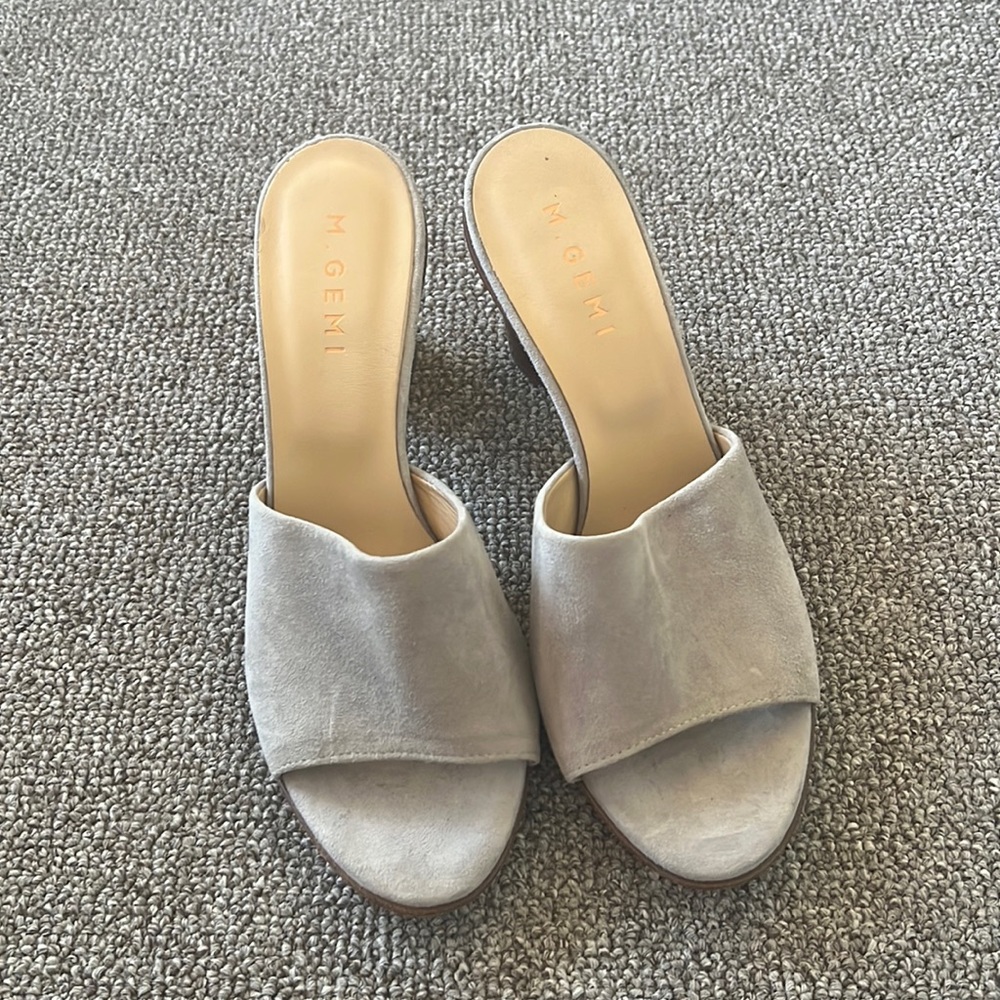 M. Gemi light grey slides